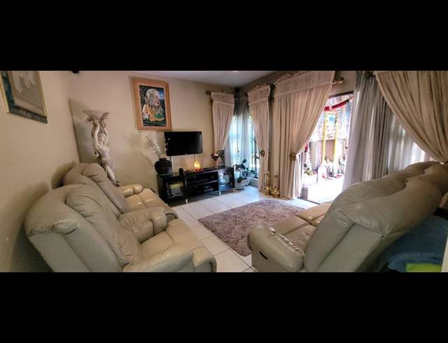 4 BEDROOM HOUSE FOR SALE IN MULBARTON